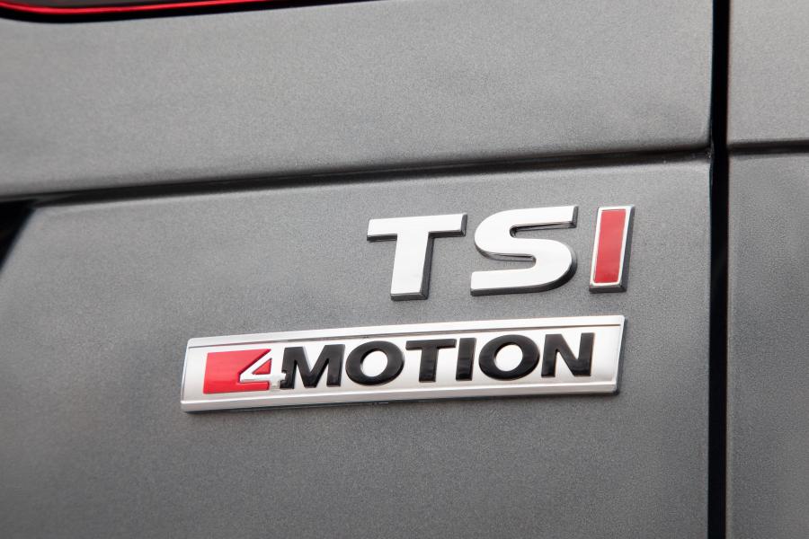 Логотип Volkswagen Golf TSI SportWagen 4Motion (Typ 5G) 2017 года  (NA) (фото 3 из 10)